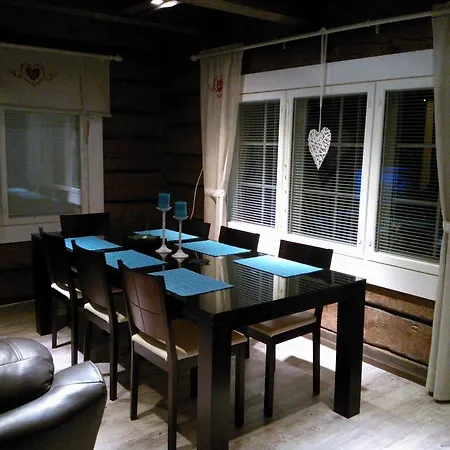 度假居 伊纳利尤图雅度假屋 伊纳利