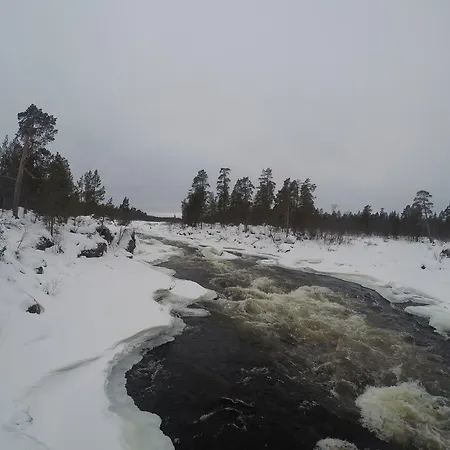 伊纳利尤图雅度假屋 度假居 *