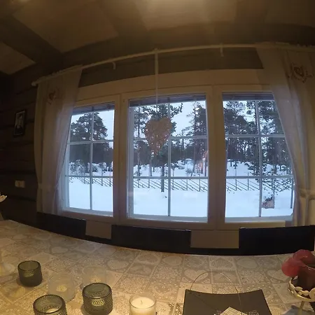 度假居 伊纳利尤图雅度假屋 伊纳利