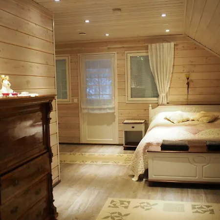 伊纳利尤图雅度假屋 度假居 *