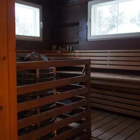 伊纳利尤图雅度假屋