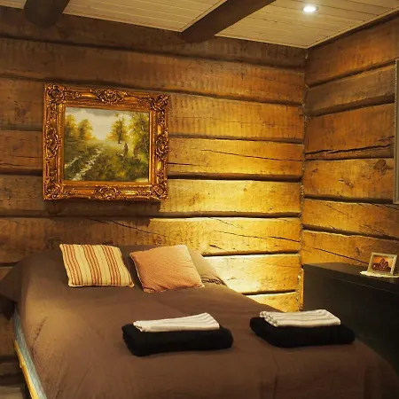 伊纳利尤图雅度假屋