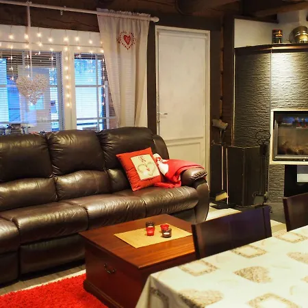 伊纳利尤图雅度假屋 *