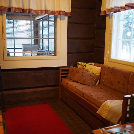 伊纳利尤图雅度假屋